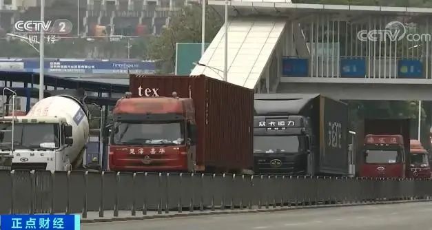 集裝箱車(chē)隊(duì)喊話多家船公司：運(yùn)價(jià)不上調(diào)將停工！