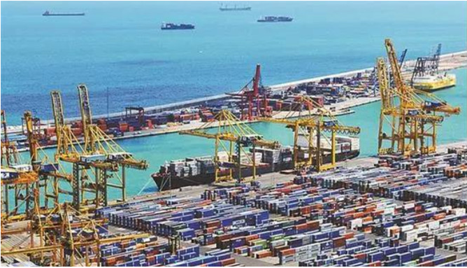 轉港! 塞船! 延誤！這個中國港口咳嗽, 全球航運感冒！歐洲運費都破萬了