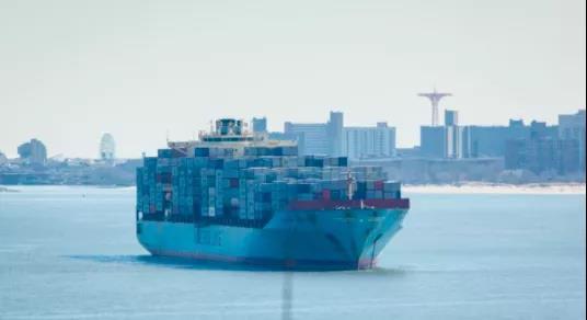 脫歐后英國港口擁堵加劇、蔓延！2M削減大西洋環(huán)線，不掛靠物浦港