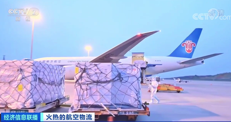 空運(yùn)也要暴漲？航班大面積取消！5座城市機(jī)場出現(xiàn)陽性！一航班被熔斷67次！艙位要提前一周訂！