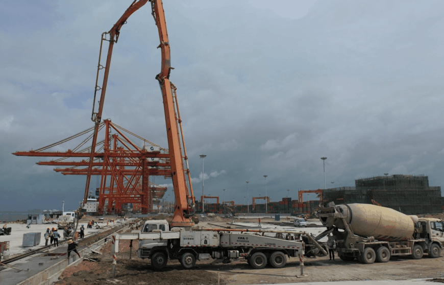 全球首創(chuàng)U型布局自動(dòng)化集裝箱碼頭完成改造