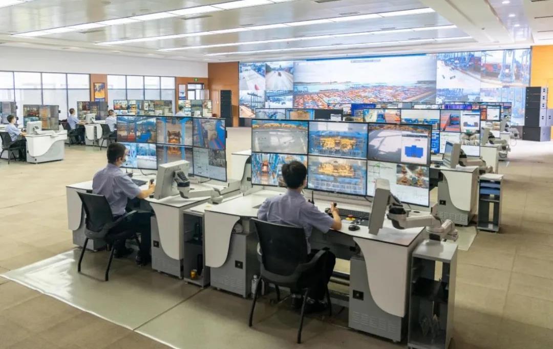 全球首創(chuàng)！山東港口青島港自動(dòng)化橋吊&ldquo;一對(duì)多&rdquo;監(jiān)控系統(tǒng)，完成上線測(cè)試