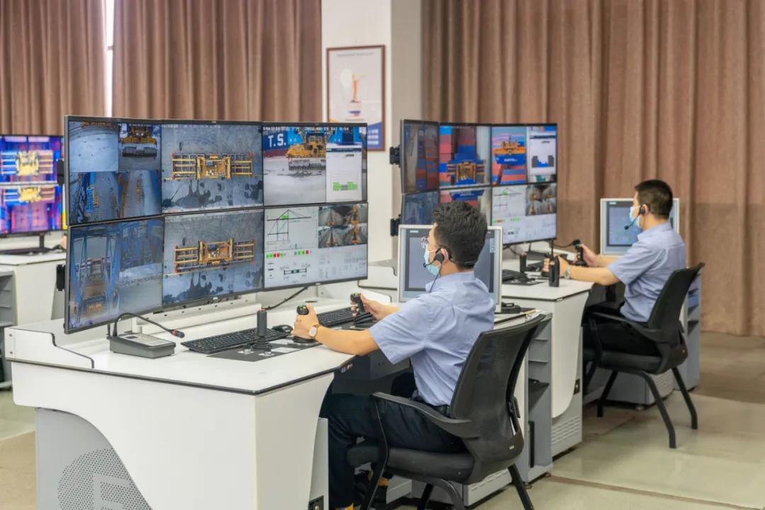 全球首創(chuàng)！山東港口青島港自動(dòng)化橋吊&ldquo;一對(duì)多&rdquo;監(jiān)控系統(tǒng)，完成上線測(cè)試