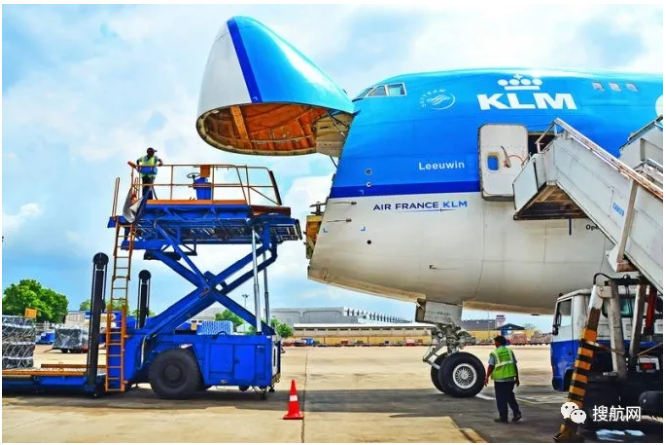 美國(guó)港口嚴(yán)重?fù)矶拢浳锉谎舆t45天交付！曾經(jīng)的海運(yùn)貨物進(jìn)口商愿意花更多的錢(qián)空運(yùn)過(guò)去