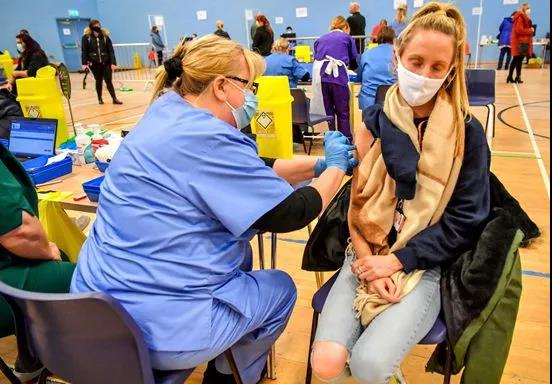 世衛(wèi)預(yù)測：新冠大流行將于2022年初結(jié)束！美國、印度、英國等國疫情直線下降...    