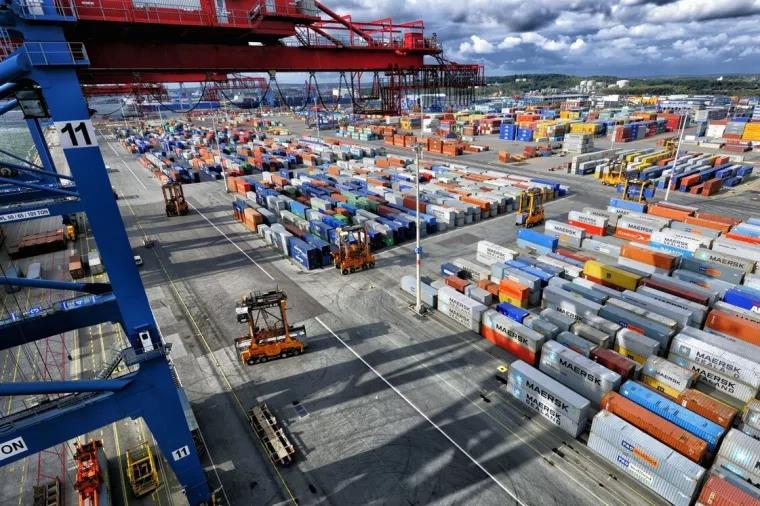 設(shè)備短缺、港口擁堵、天氣惡劣、運(yùn)費(fèi)飆升！12月交貨現(xiàn)在才到，歐美零售商面臨商品短缺