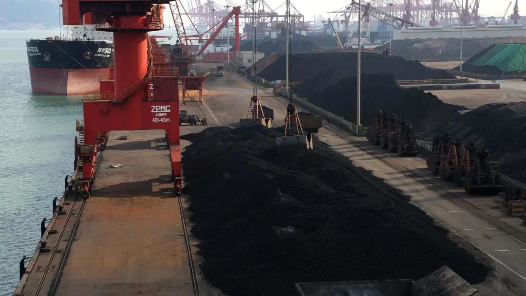 60多艘煤炭船仍滯留中國(guó)港口！必和必拓：降價(jià)12億美元出售煤礦減損