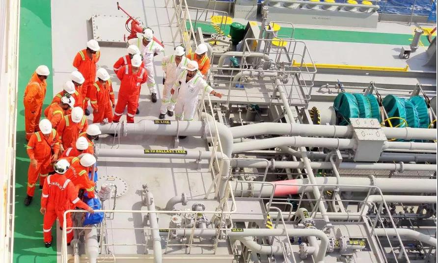 LNG落魄了！那艘一夜爆紅的船, 日租金被砍掉了20萬(wàn)美元! ... 對(duì)船員影響幾何？