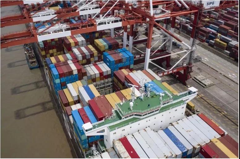 "不運(yùn)貨, 運(yùn)空箱!" 10倍利潤(rùn)驅(qū)使, 船公司實(shí)力上演"搶箱"大戰(zhàn)! ... 反正橫豎都是賺！