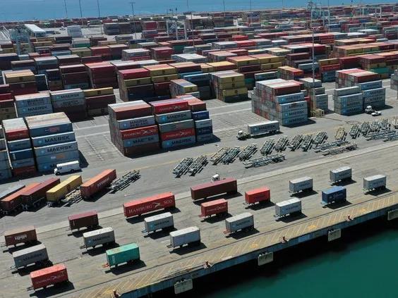 沒救了！貨量繼續(xù)增加/設備短缺，LA/LB擁堵和延誤加??！美東/加拿大也出現(xiàn)擁堵