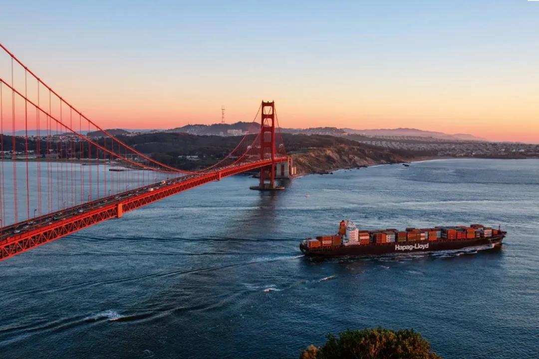 美西擁堵加劇，赫伯羅特減少長灘港掛靠；旗下船員確診新冠，美東船期延誤！