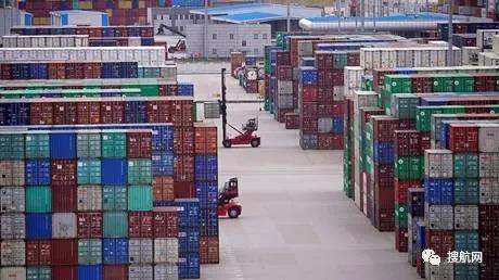 航運(yùn)公司收緊歐洲各地的訂艙和提柜時(shí)間，并對(duì)歐洲收取空箱不平衡附加費(fèi)