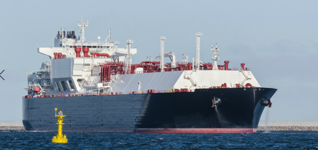 這艘船成為航運(yùn)市場(chǎng)上迄今以來(lái)日租金最高的船，現(xiàn)貨運(yùn)價(jià)漲到35萬(wàn)美元/天！