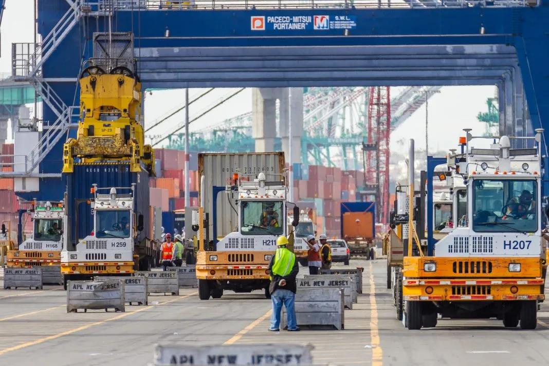 創(chuàng)新高！美西航線運(yùn)價(jià)升至4189美元，是去年同期3倍，多家船公司繼續(xù)收取附加費(fèi)