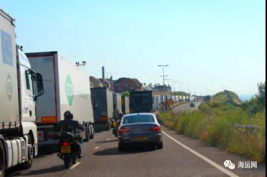 一夜之間封城，海陸空運(yùn)輸受阻！至少20國對其交通封鎖，貨物貿(mào)易受挫！