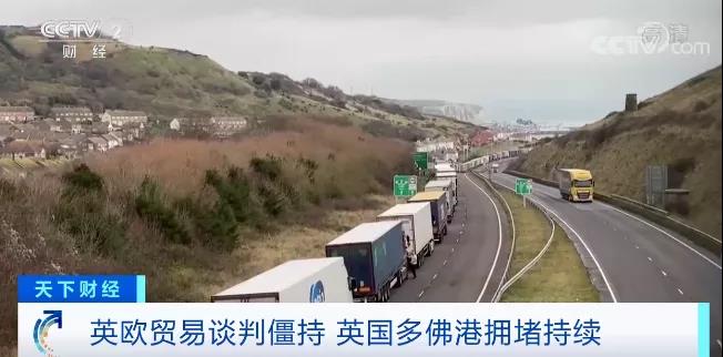港口嚴(yán)重?fù)矶?，卡車排?duì)數(shù)公里！各大船公司取消樞紐港靠泊，港口貨運(yùn)量暴跌！