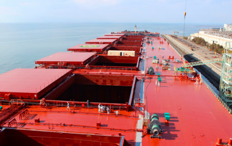 事故 | 世界最大鐵礦石運輸船動力失控，3船連撞