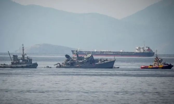 事故丨馬士基一艘集裝箱船與軍艦相撞！軍艦被撞成兩截，船長(zhǎng)被捕