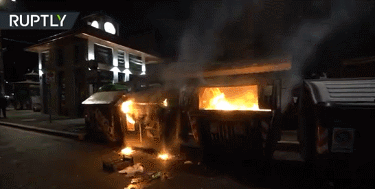 打砸店鋪、向警方狂射煙花！火光四射！抗議新冠封鎖，這個國家深夜爆發(fā)沖突